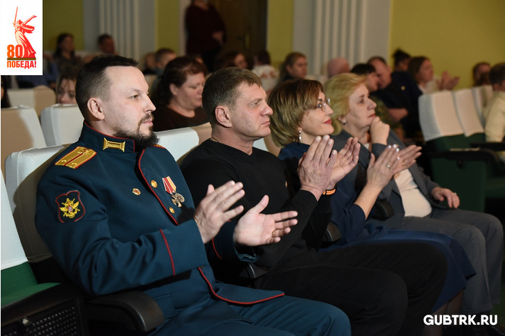 В Губкине наградили победителей конкурса детских рисунков «Мой папа – защитник Отечества»