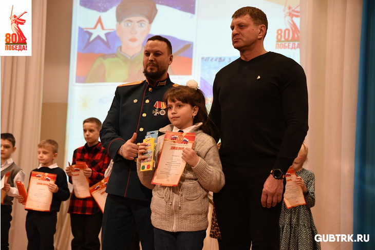 В Губкине наградили победителей конкурса детских рисунков «Мой папа – защитник Отечества»