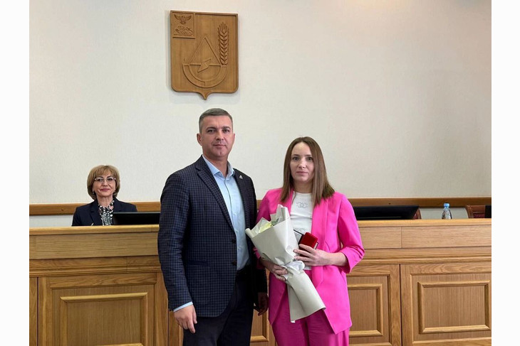 Губкинским многодетным матерям вручили заслуженные награды