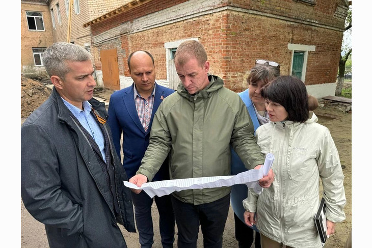 Михаил Лобазнов проверил ход капремонта Детской школы искусств №2