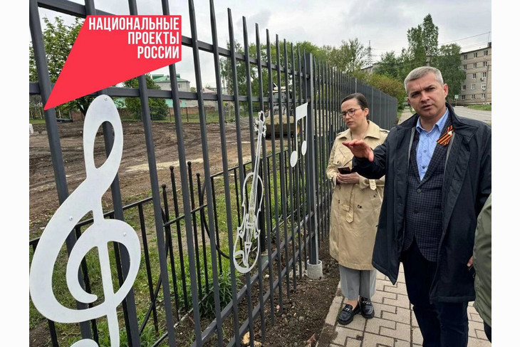 Михаил Лобазнов проверил ход капремонта Детской школы искусств №2