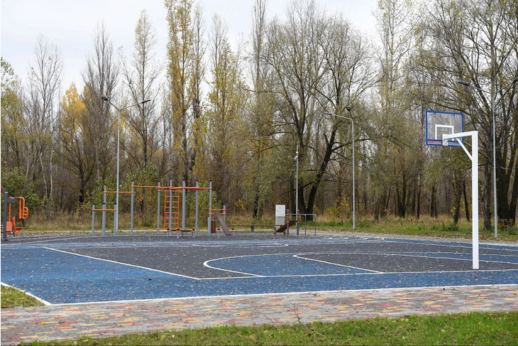 Спортивные площадки в Губкине продолжают благоустраивать