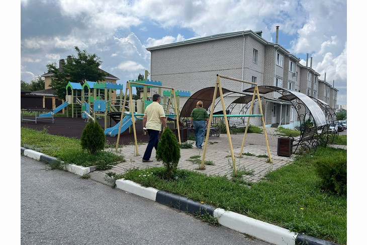 В Губкине депутаты оценили безопасность детских площадок и лагерей