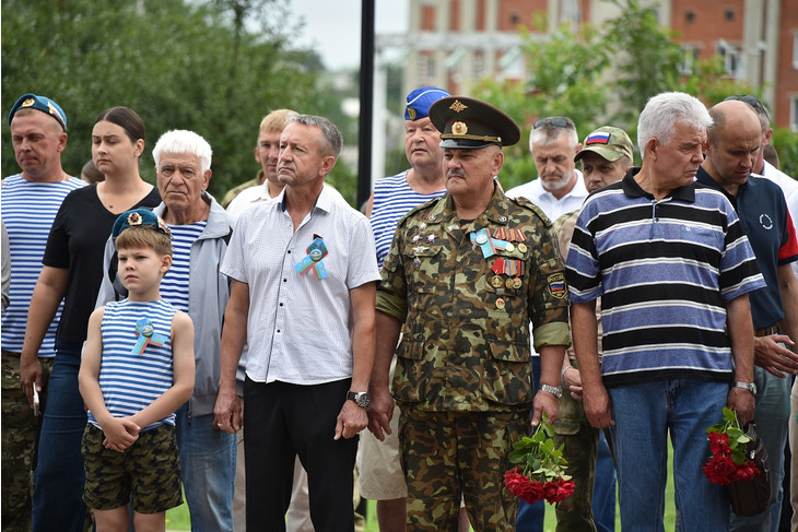 В Губкине в День ВДВ открыли памятник Василию Маргелову
