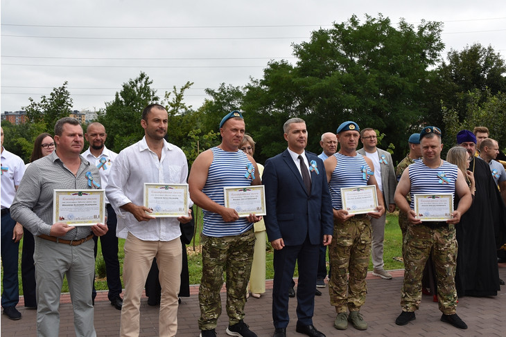 В Губкине в День ВДВ открыли памятник Василию Маргелову