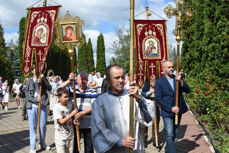 Михаил Лобазнов поздравил губкинцев с престольным праздником