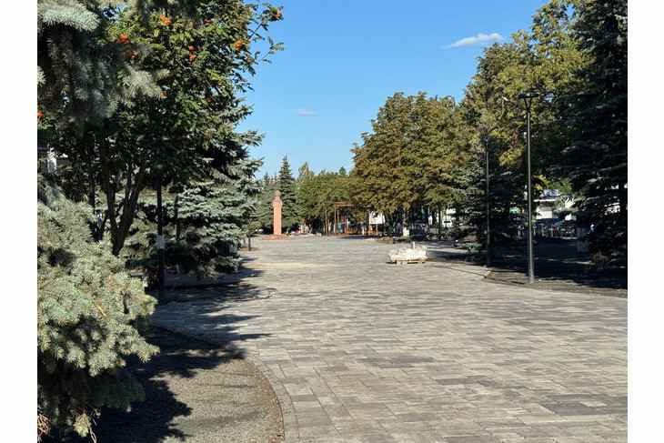 В Губкине завершаются работы по благоустройству сквера на Лазарева