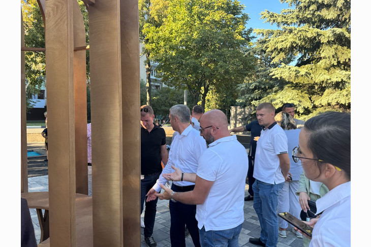 В Губкине завершаются работы по благоустройству сквера на Лазарева