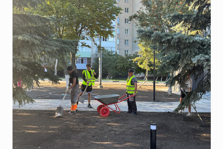 В Губкине завершаются работы по благоустройству сквера на Лазарева