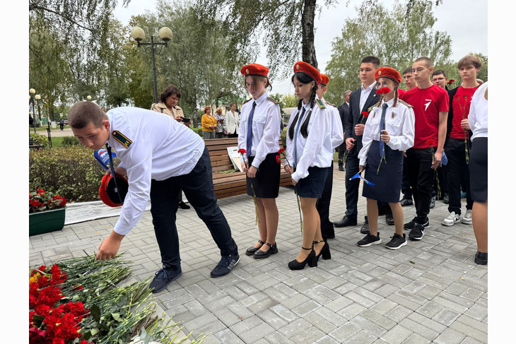 В Губкине появился памятный знак детям войны в сквере Победы