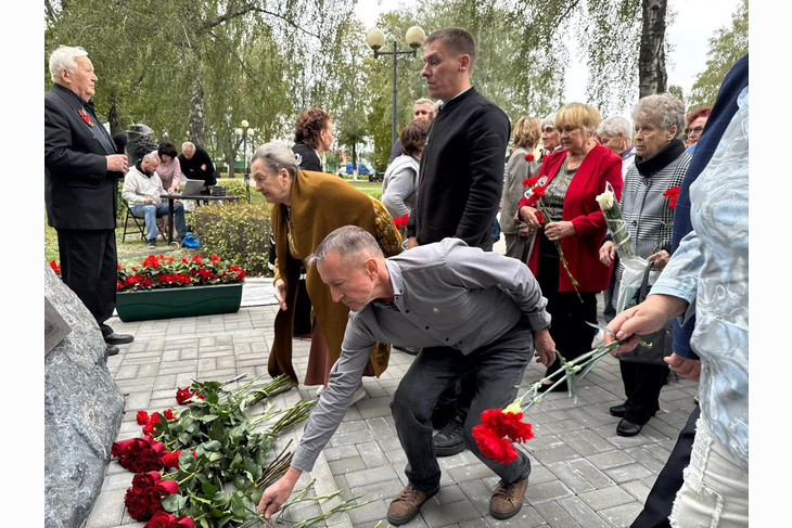 В Губкине появился памятный знак детям войны в сквере Победы