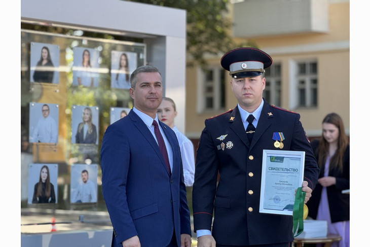В Губкине торжественно открыли обновленные Доски Почёта