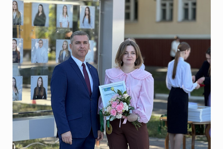 В Губкине торжественно открыли обновленные Доски Почёта