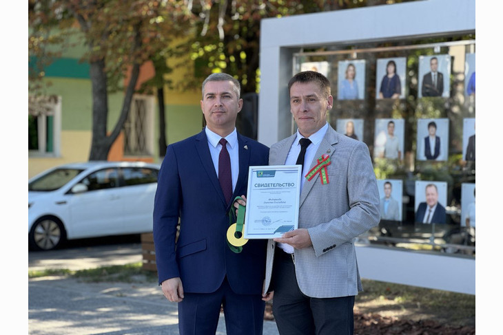 В Губкине торжественно открыли обновленные Доски Почёта