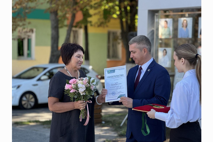 В Губкине торжественно открыли обновленные Доски Почёта