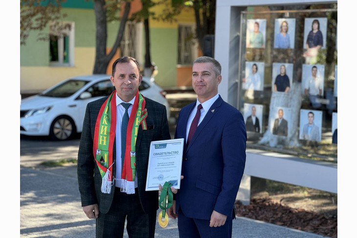 В Губкине торжественно открыли обновленные Доски Почёта