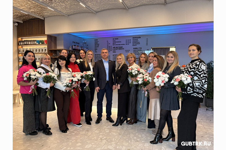 В День женского предпринимательства руководители округа поздравили бизнес-леди Губкина