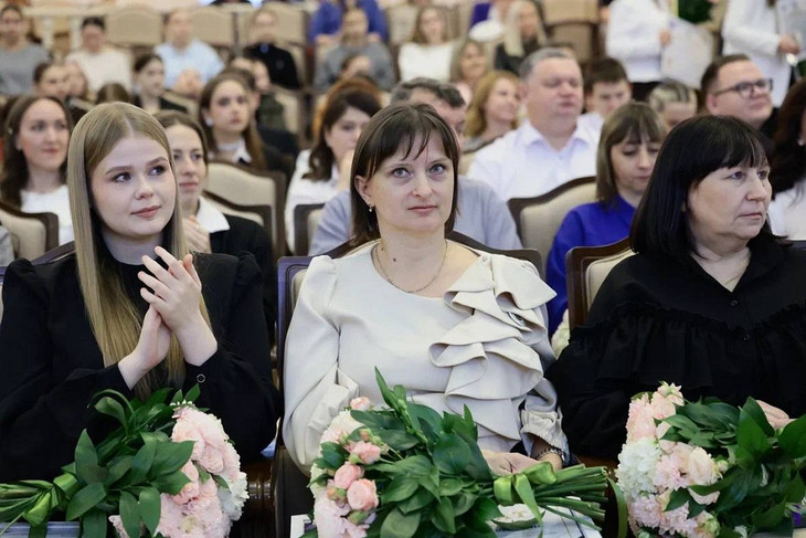 Губкинские студентки удостоены именной стипендии губернатора