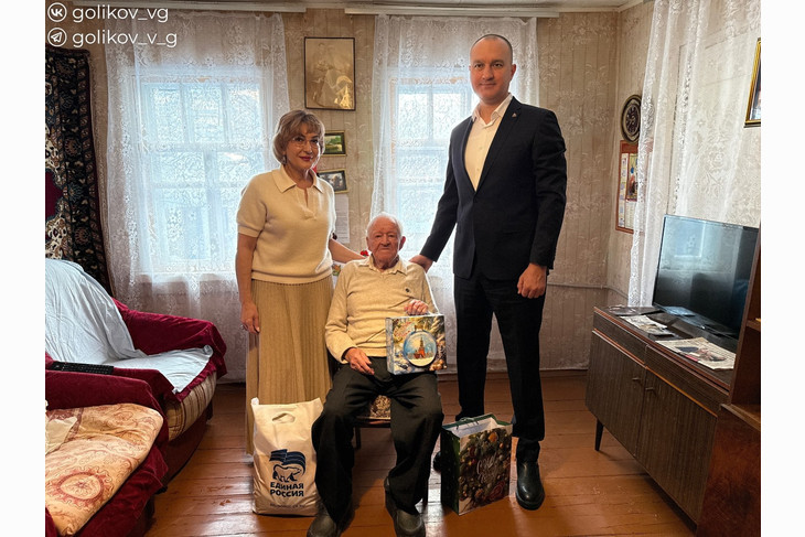 Василий Голиков и Галина Колесникова поздравили губкинских ветеранов — участников ВОв с наступающим Новым годом