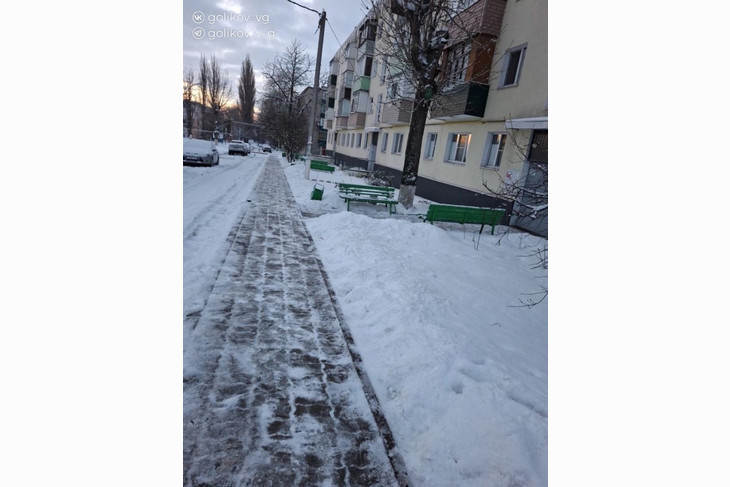 Коммунальные службы Губкина продолжают убирать последствия ночного снегопада