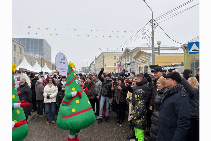 На празднике вареников в Старом Осколе развернулось традиционное русско‑народное гулянье