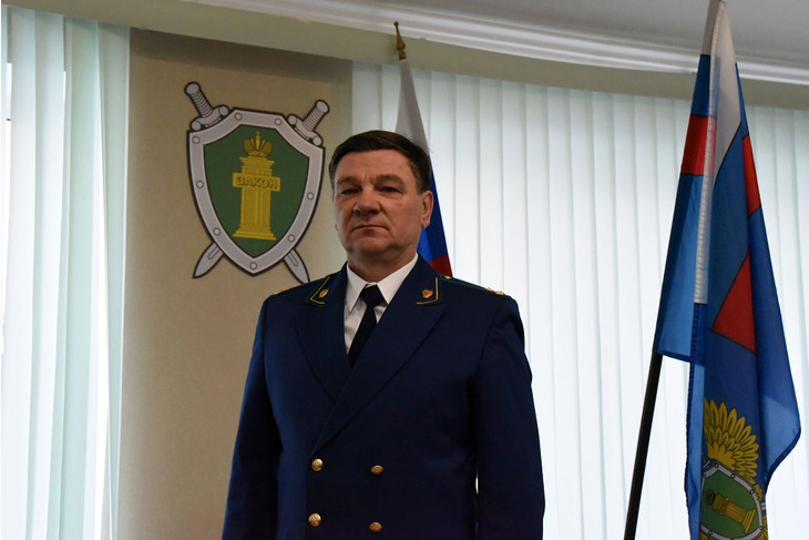 Губкинский прокурор поздравил коллег с профессиональным праздником