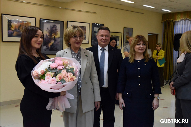 В Губкине открылась персональная выставка художницы Натальи Кувалдиной