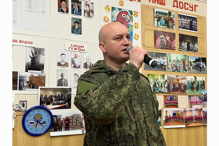 Губкинцы поздравили военнослужащих с Днём защитника Отечества