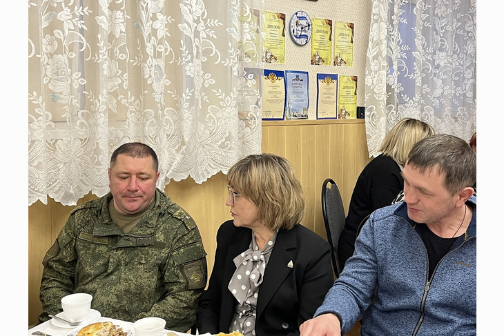 Губкинцы поздравили военнослужащих с Днём защитника Отечества