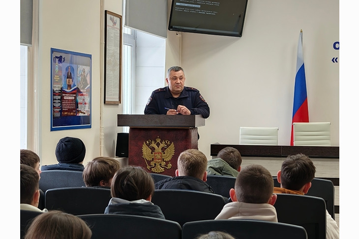 Губкинские полицейские провели экскурсию для школьников