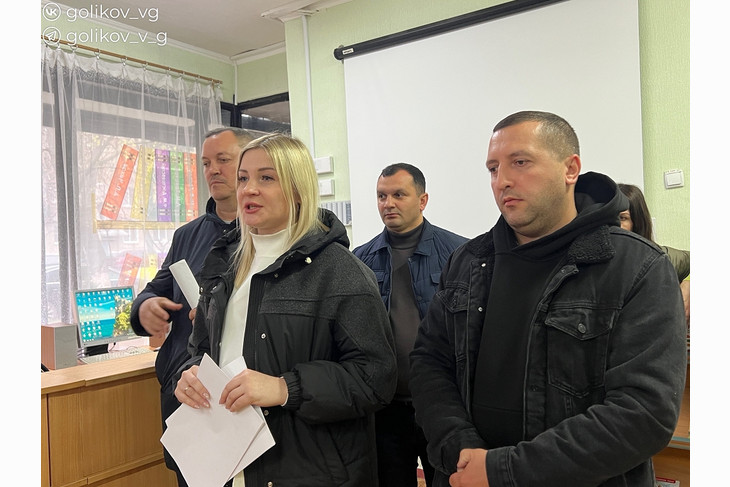 Василий Голиков провел встречу с жителями многоквартирных домов микрорайона Лебеди