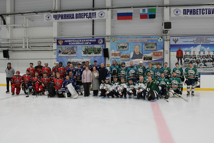 Губкинцы заняли первое место в хоккейном турнире