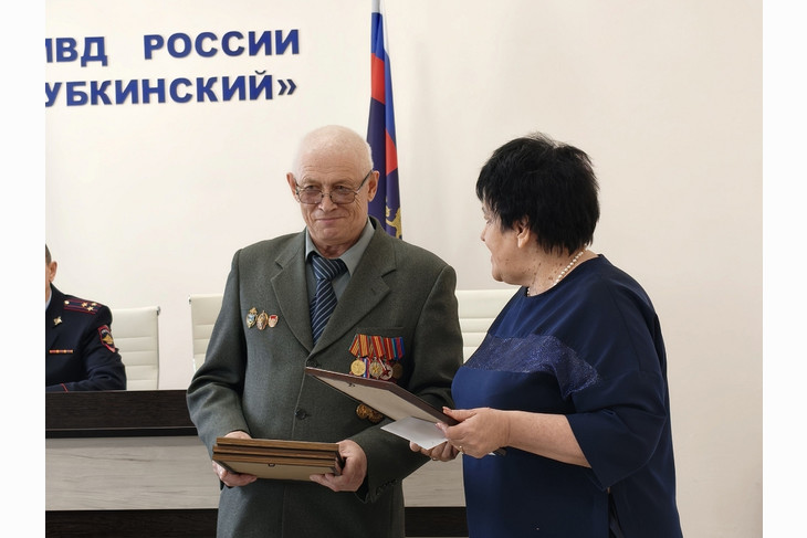 Губкинские полицейские отметили 35-летие Дня ветеранов органов внутренних дел