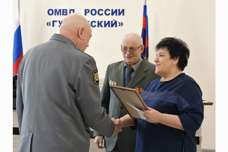 Губкинские полицейские отметили 35-летие Дня ветеранов органов внутренних дел