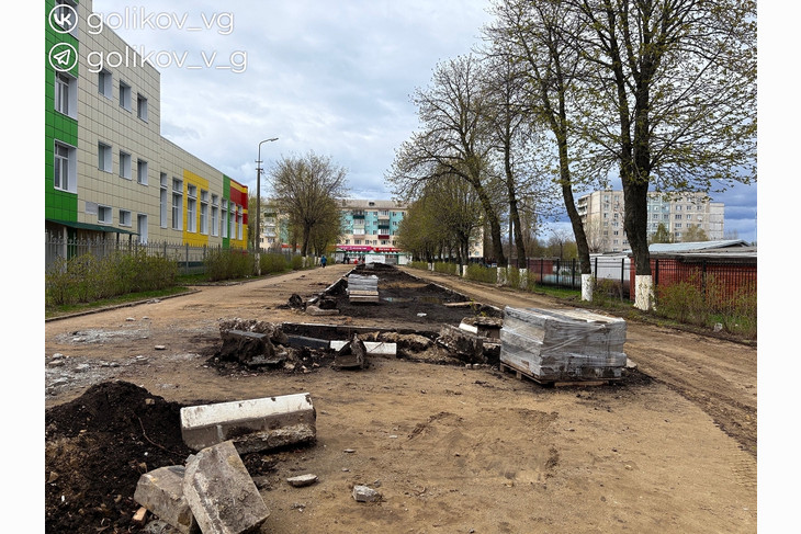 В Губкине благоустраивают сквер «Школьный»