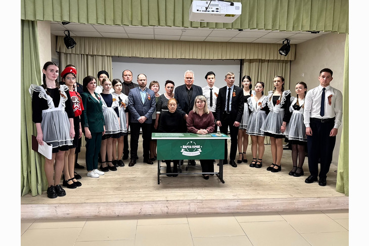 В школе №11 Губкина увековечили память выпускника Александра Карташова