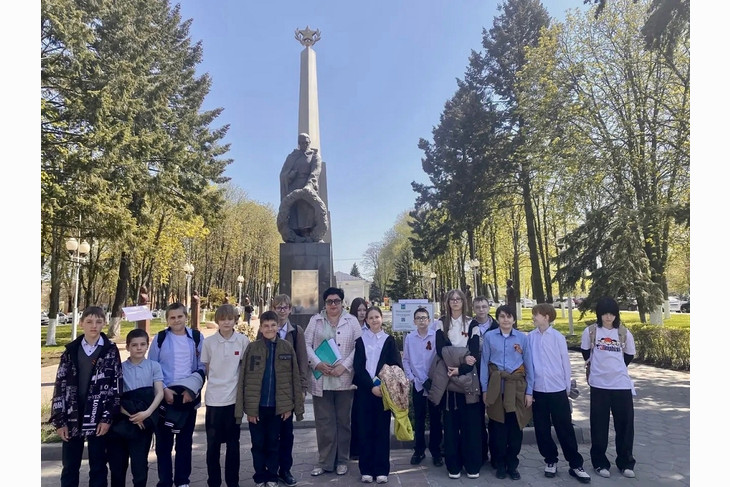 Губкинские школьники прошли пешеходный маршрут «Память, облачённая в камень...»