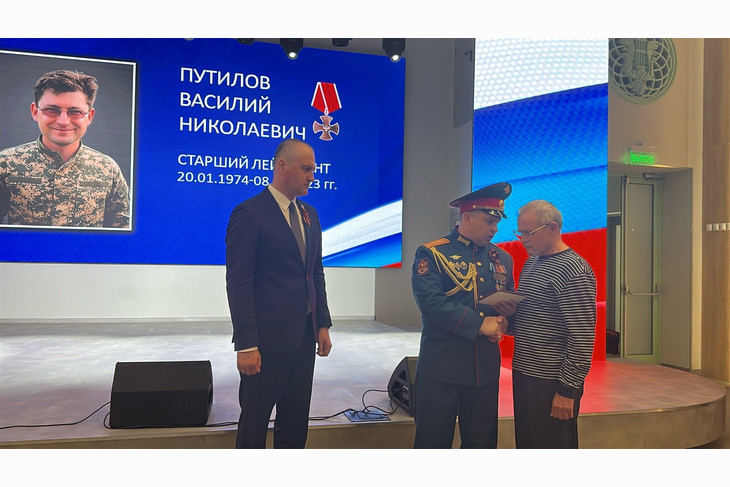 В День Победы семьям погибших на СВО губкинцев вручили ордена Мужества