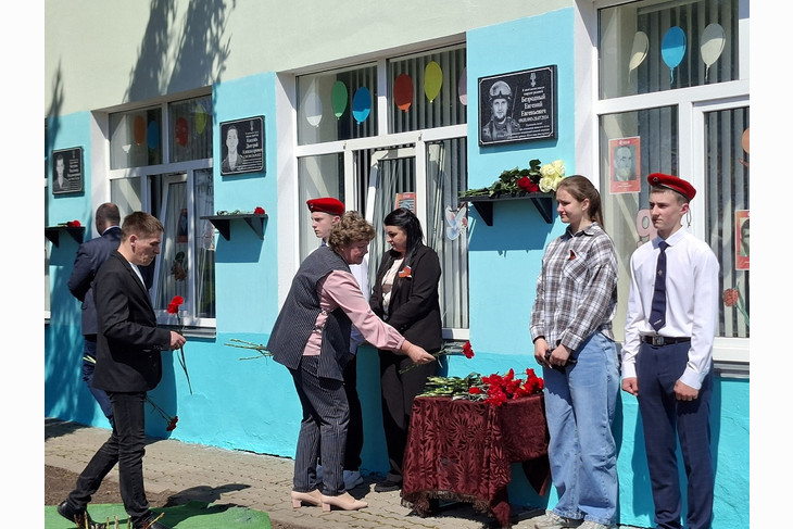 Память героя СВО Евгения Безродного увековечили в Губкинском округе
