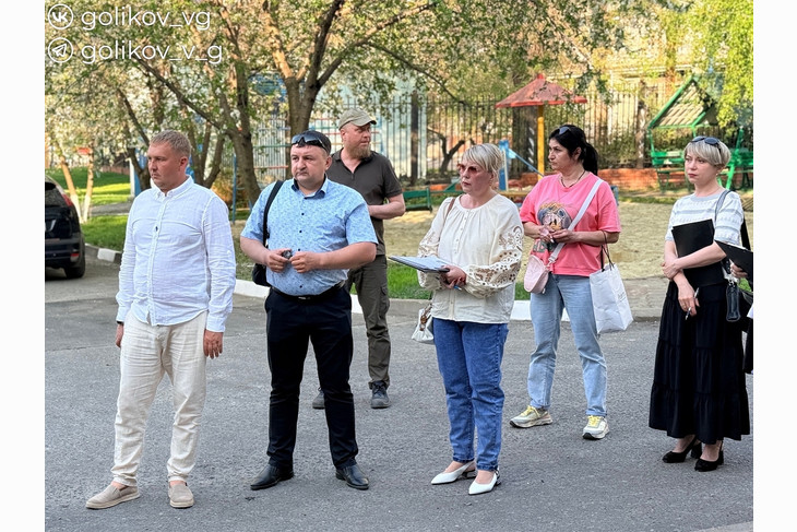 Василий Голиков проверил ход капремонта дома №13 на улице Белинского