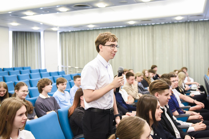 Белгородских школьников — победителей первого этапа Всероссийской олимпиады «Россети» — наградили в «Белгородэнерго»