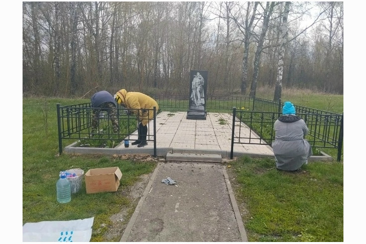 Единороссы Губкина помогли навести чистоту и порядок в селе Архангельском
