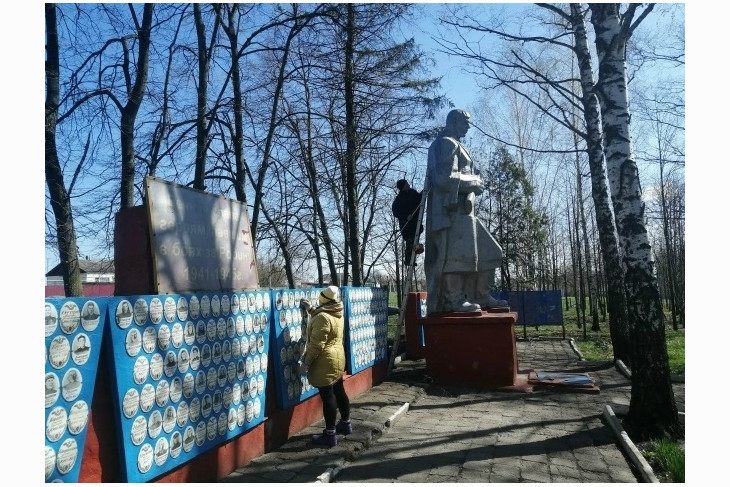 Единороссы Губкина помогли навести чистоту и порядок в селе Архангельском