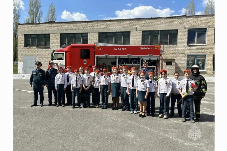 Юных губкинцев посвятили в кадеты МЧС и юнармейцы