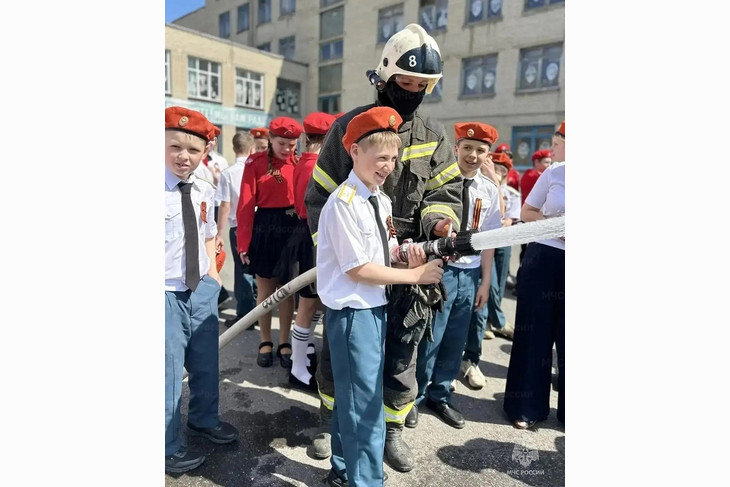 Юных губкинцев посвятили в кадеты МЧС и юнармейцы