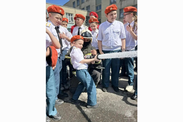 Юных губкинцев посвятили в кадеты МЧС и юнармейцы