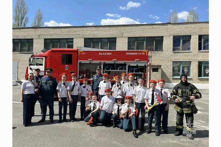 Юных губкинцев посвятили в кадеты МЧС и юнармейцы