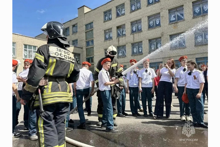 Юных губкинцев посвятили в кадеты МЧС и юнармейцы