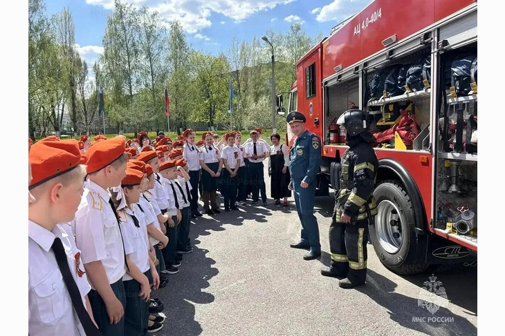 Юных губкинцев посвятили в кадеты МЧС и юнармейцы
