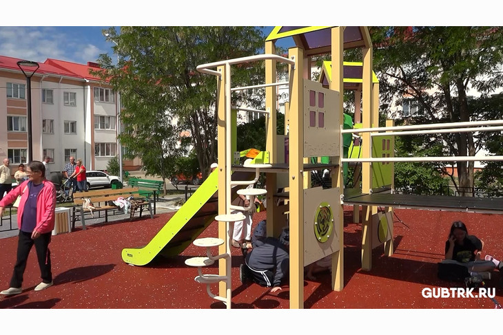 В Губкине открыли новую детскую площадку благодаря поддержке фонда «Поколение»